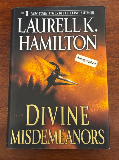 Divine misdemeanors. Laurell K. Hamilton. 2009.