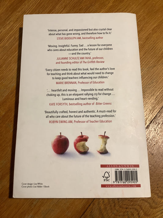 Teacher: one woman’s struggle to keep the heart  in teaching. Gabbie Stroud. 2018.