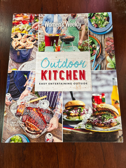 Outdoor kitchen: easy entertaining outside. Australian Women’s Weekly. 2016.