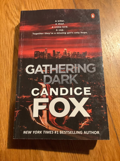 Gathering dark. Candice Fox. 2021.