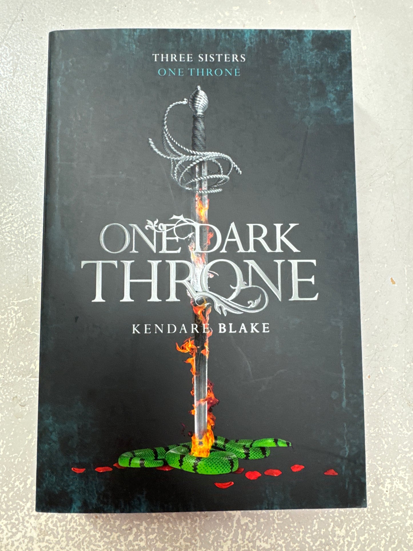 One dark throne. Kendare Blake. 2017.