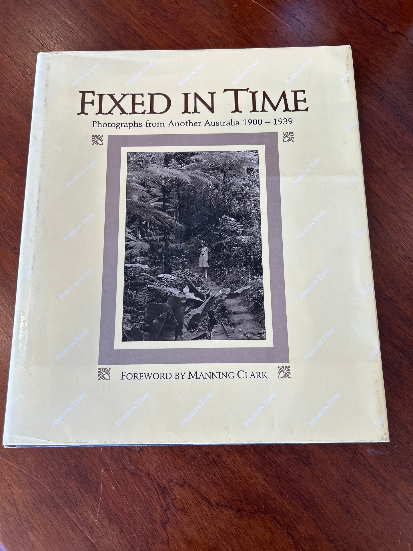 Fixed in time: photographs from another Australia 1900-1939. Phillip Derriman. 1985.