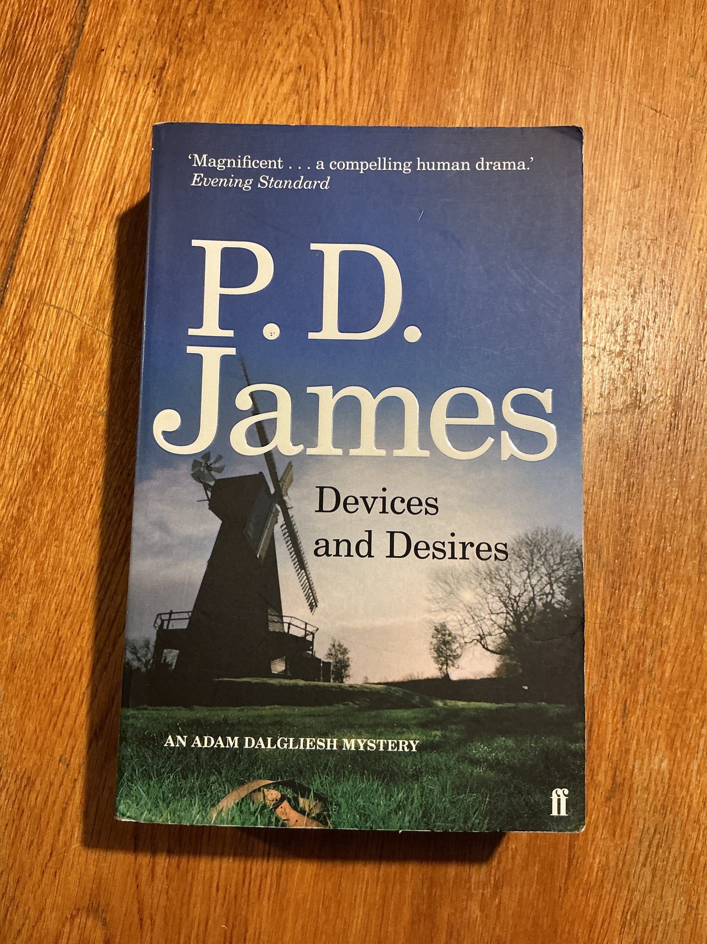 Devices and desires. P.D.James. 2010.