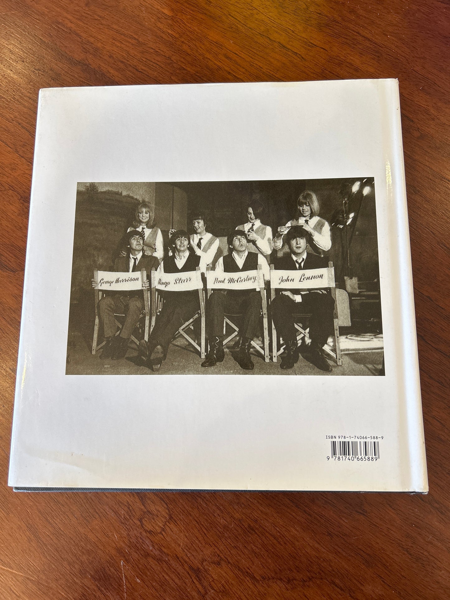 Yesterday: the Beatles Once upon a Time. Astrid Kirchherr & Max Scheler. 2007.