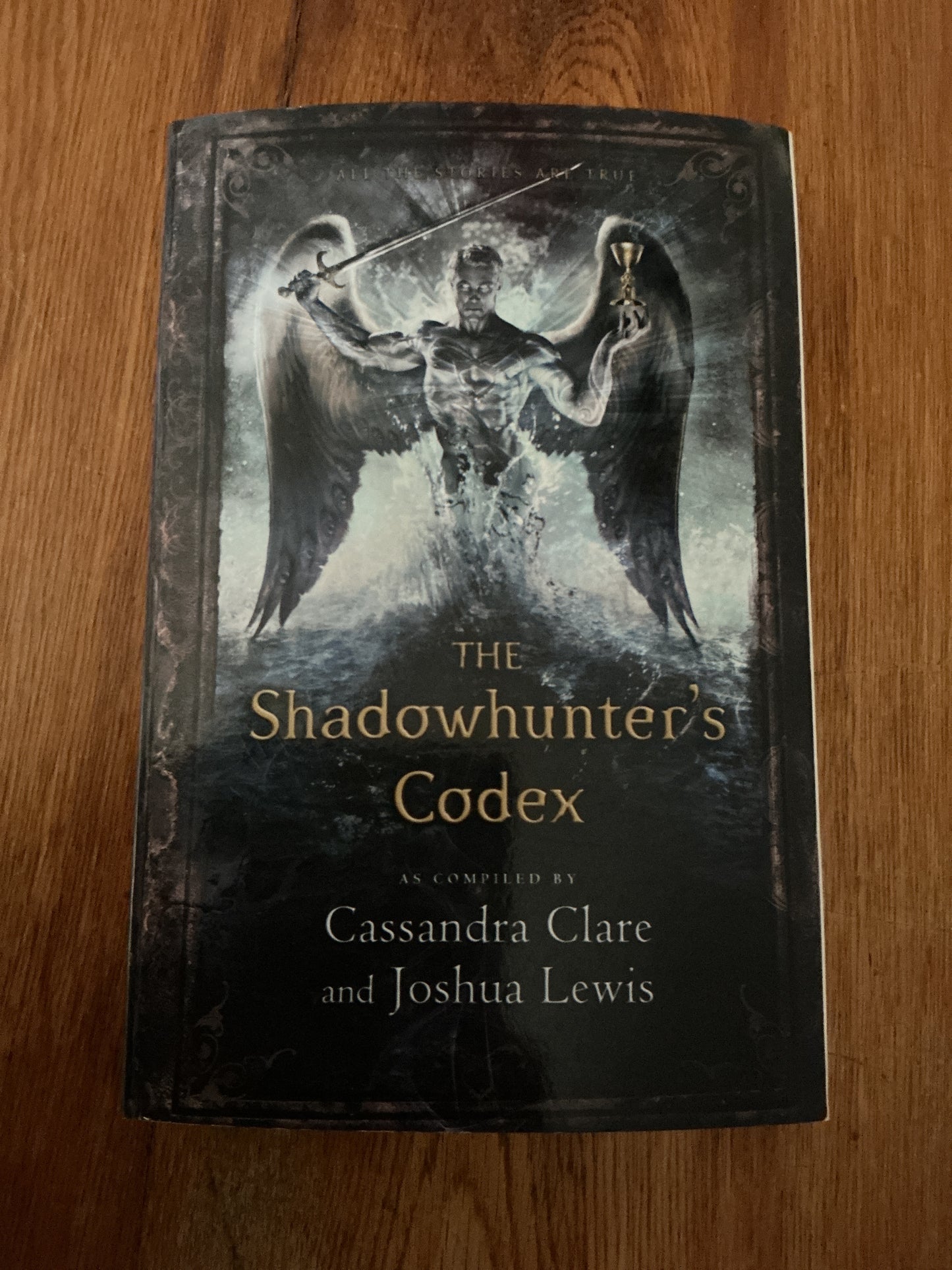 Shadowhunter's codex. Cassandra Clare and Joshua Lewis. 2013.