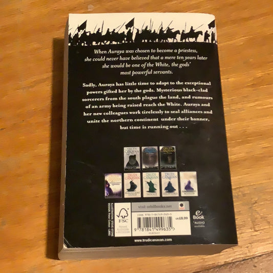 Priestess of the white. Trudi Canavan. 2011.