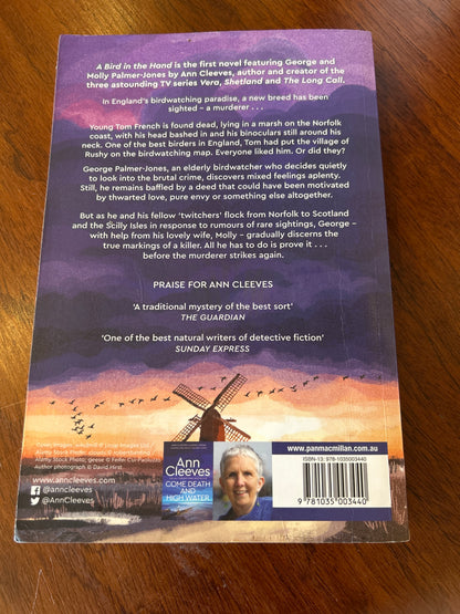 Bird in the hand. Ann Cleeves. 2022.