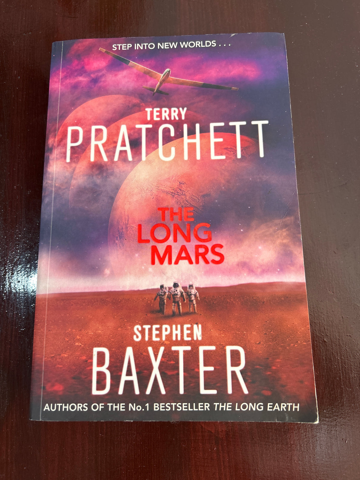 Long Mars. Terry Pratchett and Stephen Baxter. 2014.