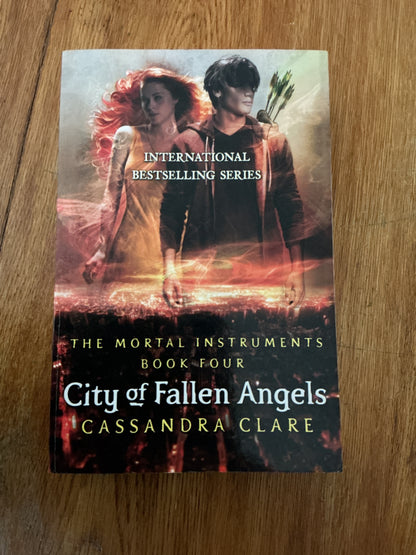 City of fallen angels. Cassandra Clare. 2012.