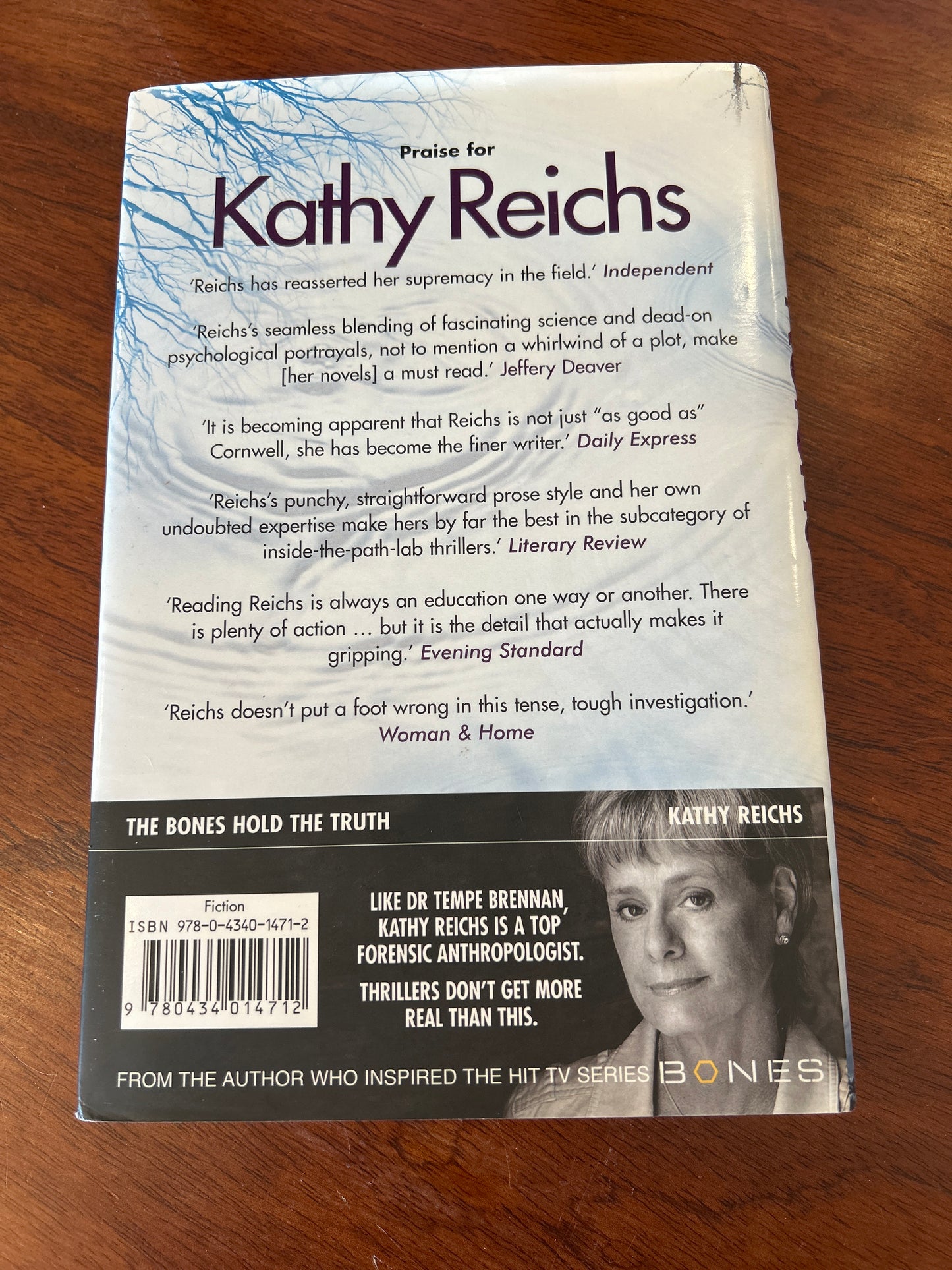 Mortal remains. Kathy Reichs. 2010.