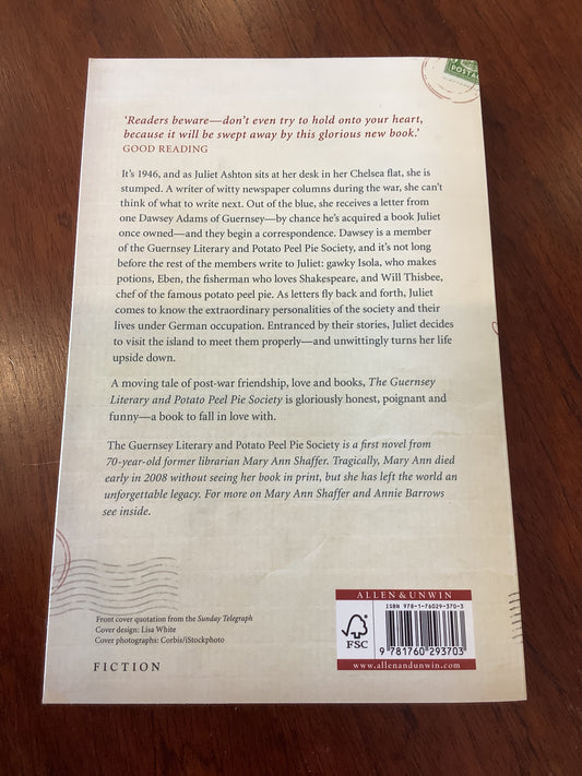 Guernsey, Literary and Potato Peel Pie Society. Mary Ann Shaffer & Annie Barrows. 2009.