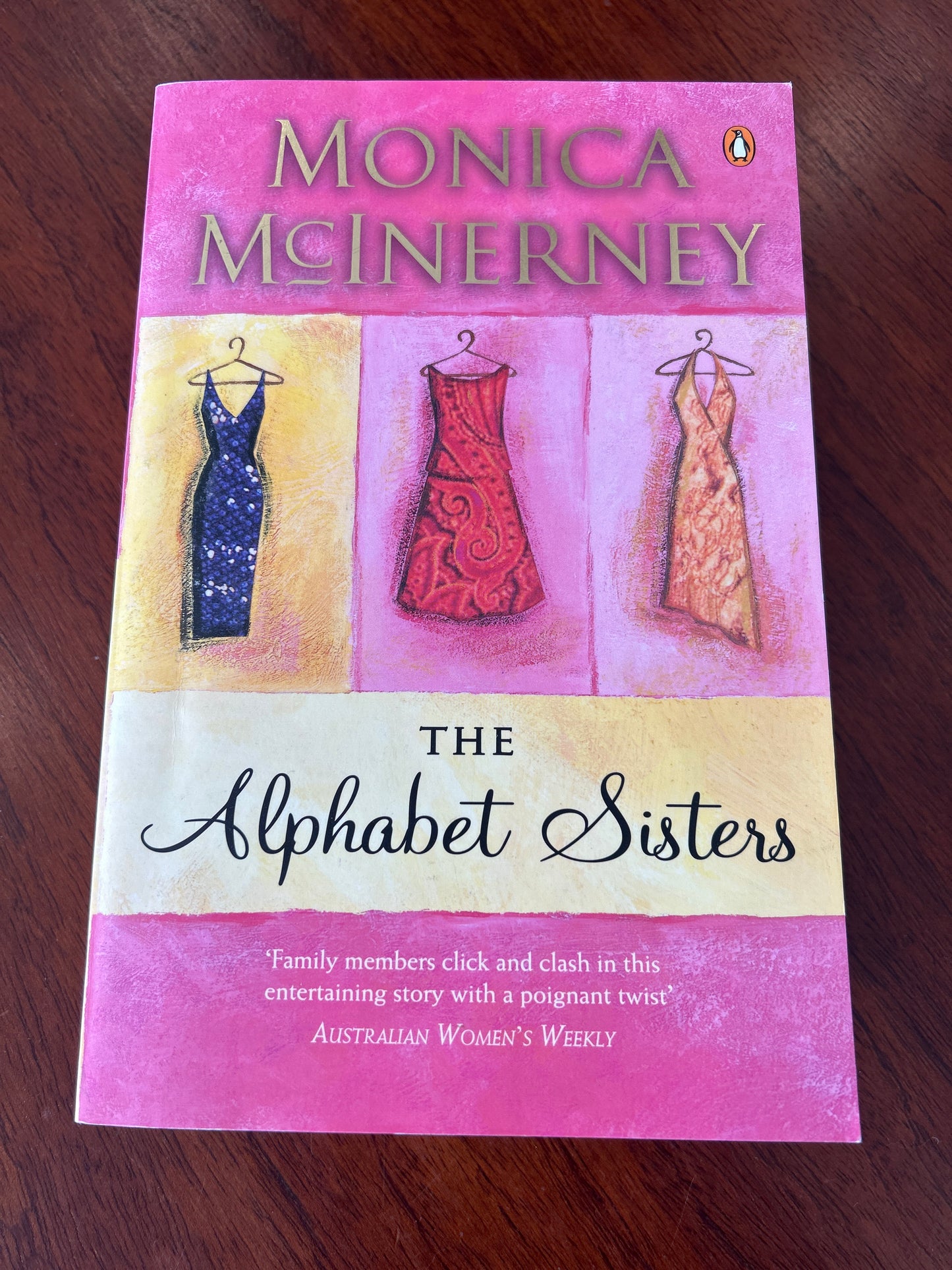 Alphabet sisters. Monica McInerney. 2004.