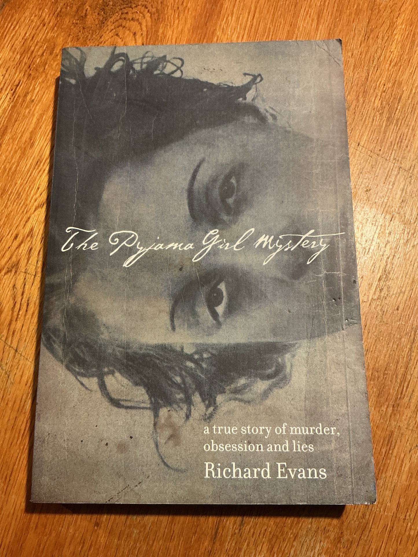 Pyjama girl mystery: a true story of murder, obsession and lies. Richard Evans. 2004.