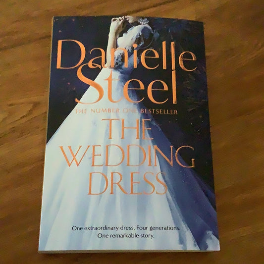 Wedding dress. Danielle Steel. 2020.