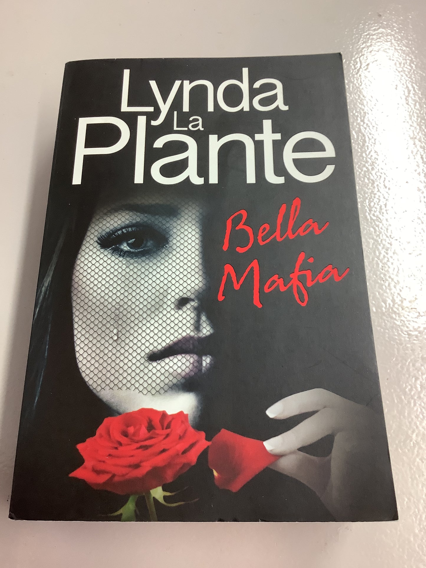 Bella mafia. Lynda La Plante. 2024.