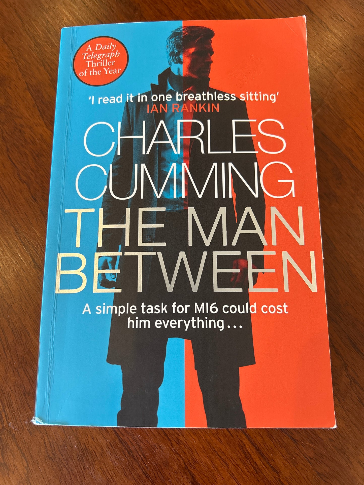 Man between. Charles Cumming. 2019.