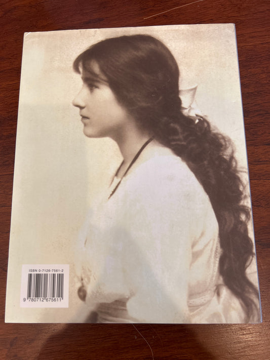 Last great Edwardian lady: in memoriam Her Majesty, Queen Elizabeth, the Queen Mother 1900-2002. Ingrid Seward. 2002.