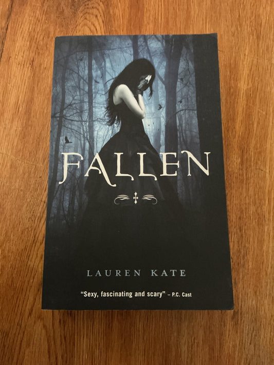 Fallen. Lauren Kate. 2009.