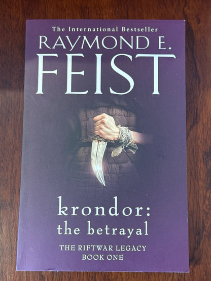Krondor: the betrayal. Raymond Feist. 2019.
