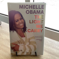 The Light we carry: overcoming in uncertain times. Michelle Obama. 2022.