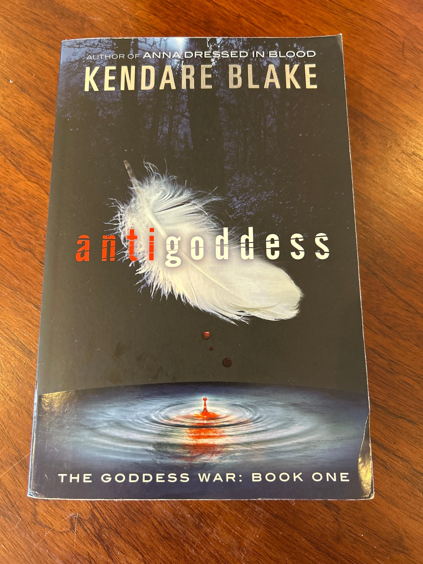 Antigoddess. Kendare Blake. 2013.