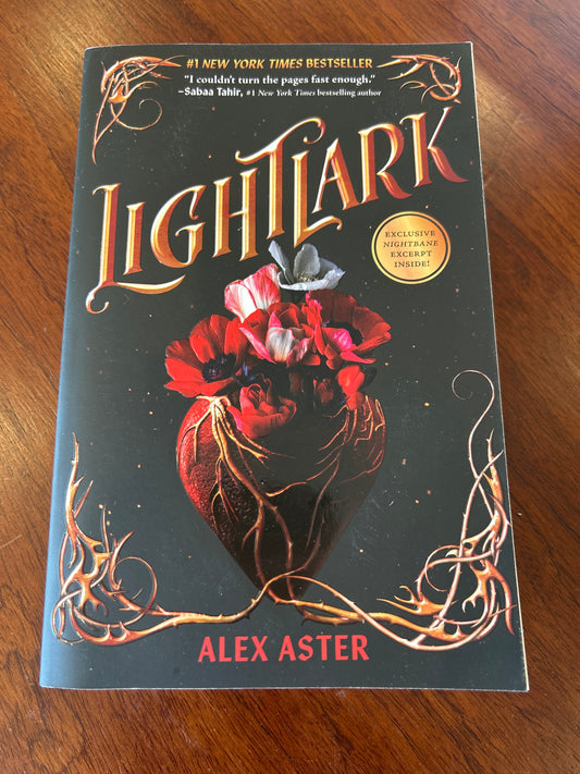 Lightlark. Alex Aster. 2023.