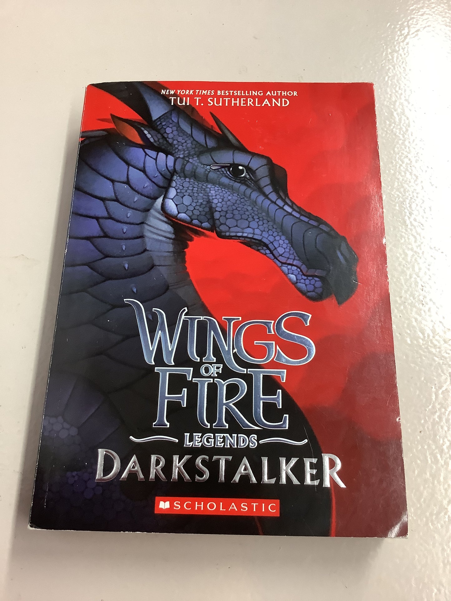 Wings of fire: legends: Darkstalker. Tui T. Sutherland. 2017.