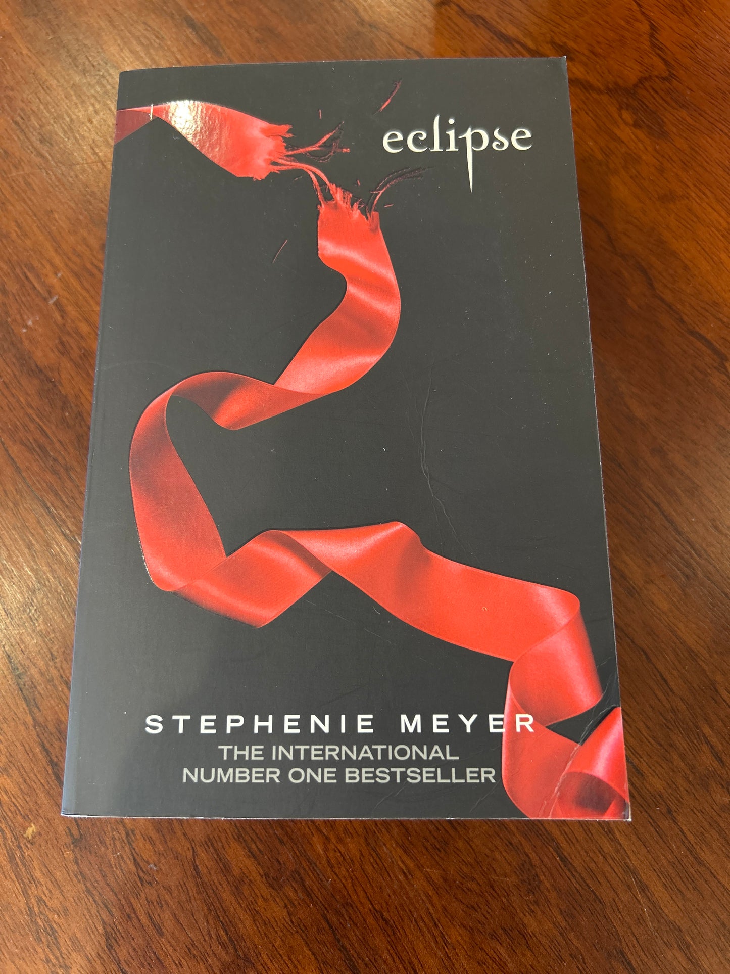 Eclipse. Stephenie Meyer. 2009.