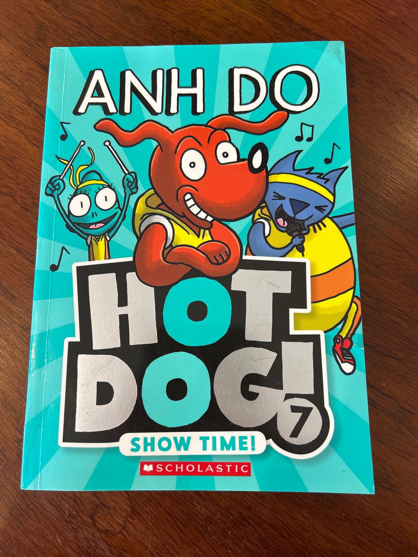Hot dog 7: show time. Anh Do. 2019.