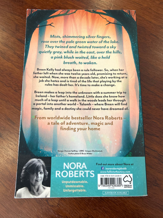 Awakening: the Dragonheart legacy. Nora Roberts. 2021.