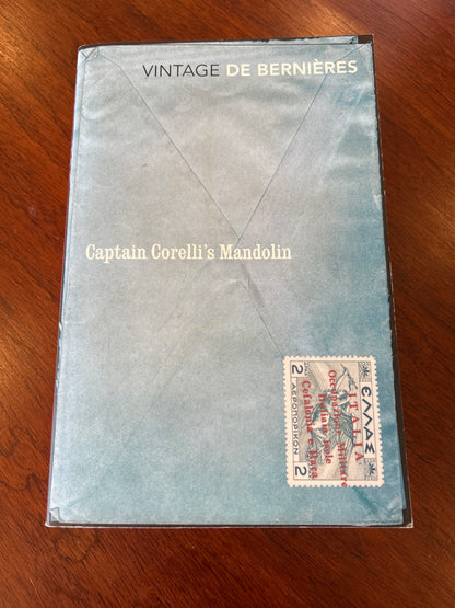 Captain Corelli's mandolin. Louis De Bernieres. 2010.
