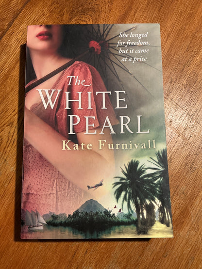 White pearl. Kate Furnivall. 2011.