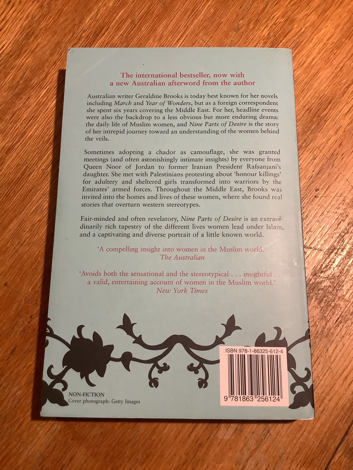 Nine parts of desire: the hidden world of Islamic women. Geraldine Brooks. 2008.