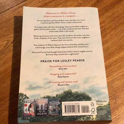 Suspects. Lesley Pearse. 2021.