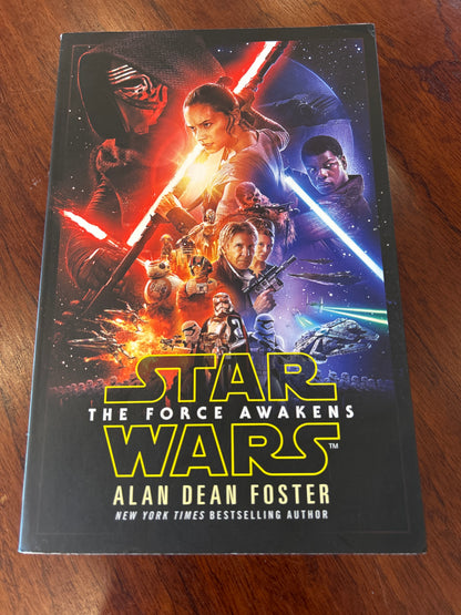Star Wars: the force awakens. Alan Dean Foster. 2016.