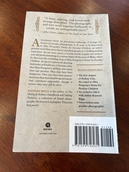 Miss Peregrine's home for peculiar children. Ransom Riggs. 2013.