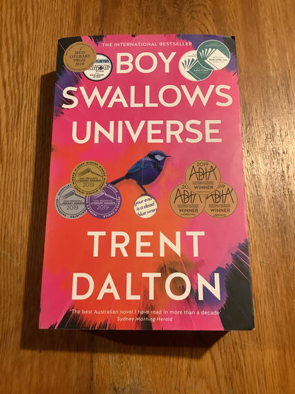 Boy swallows universe. Trent Dalton. 2019.