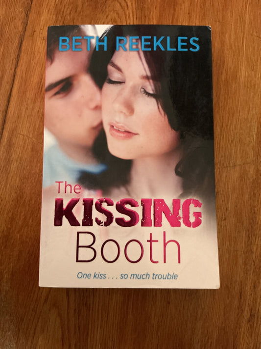 Kissing booth. Beth Reekles. 2013.