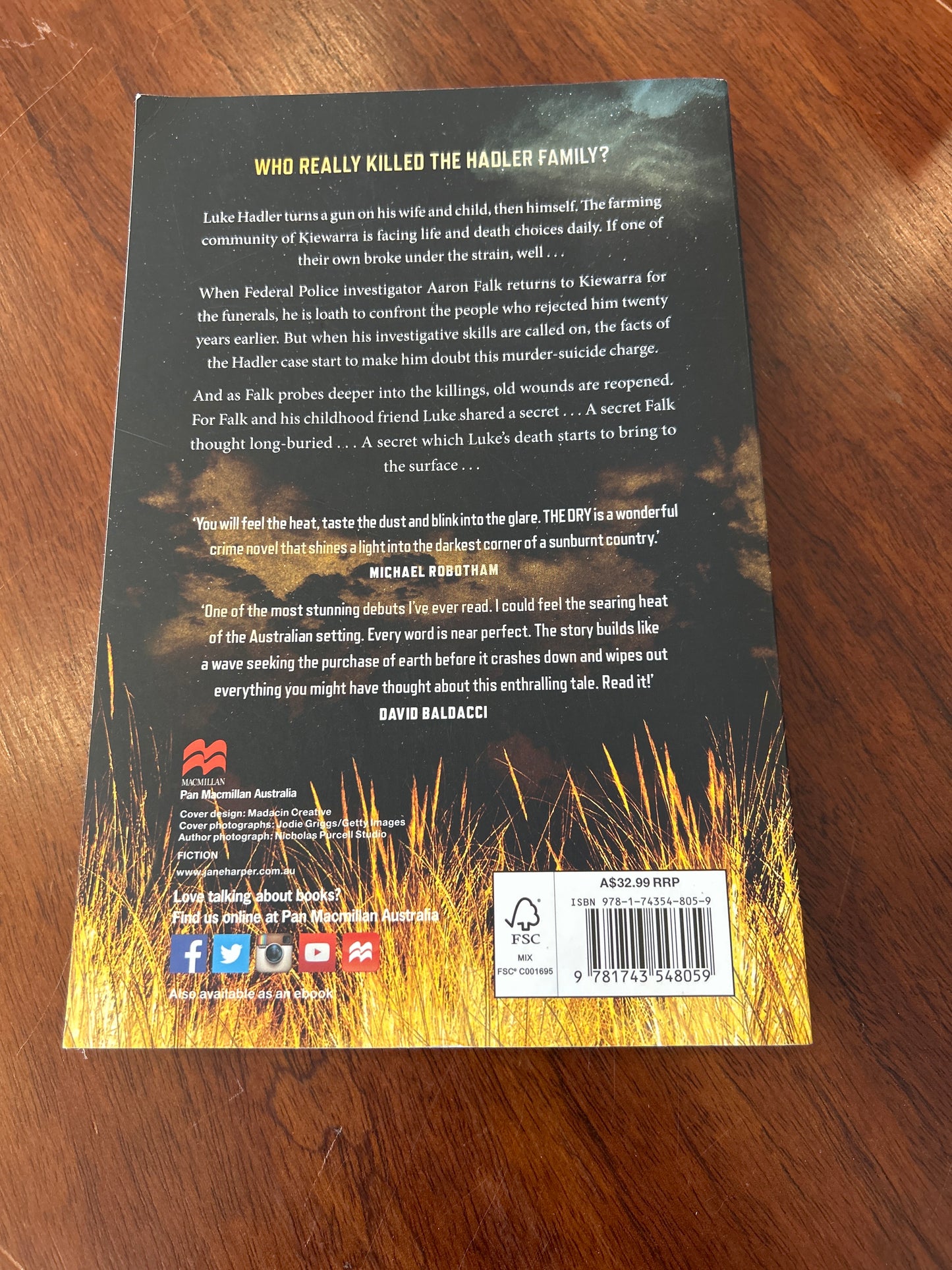 Dry. Jane Harper. 2016.