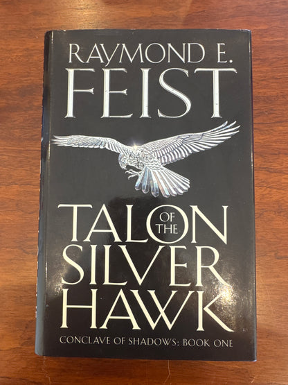 Talon of the Silver Hawk. Raymond Feist. 2002.