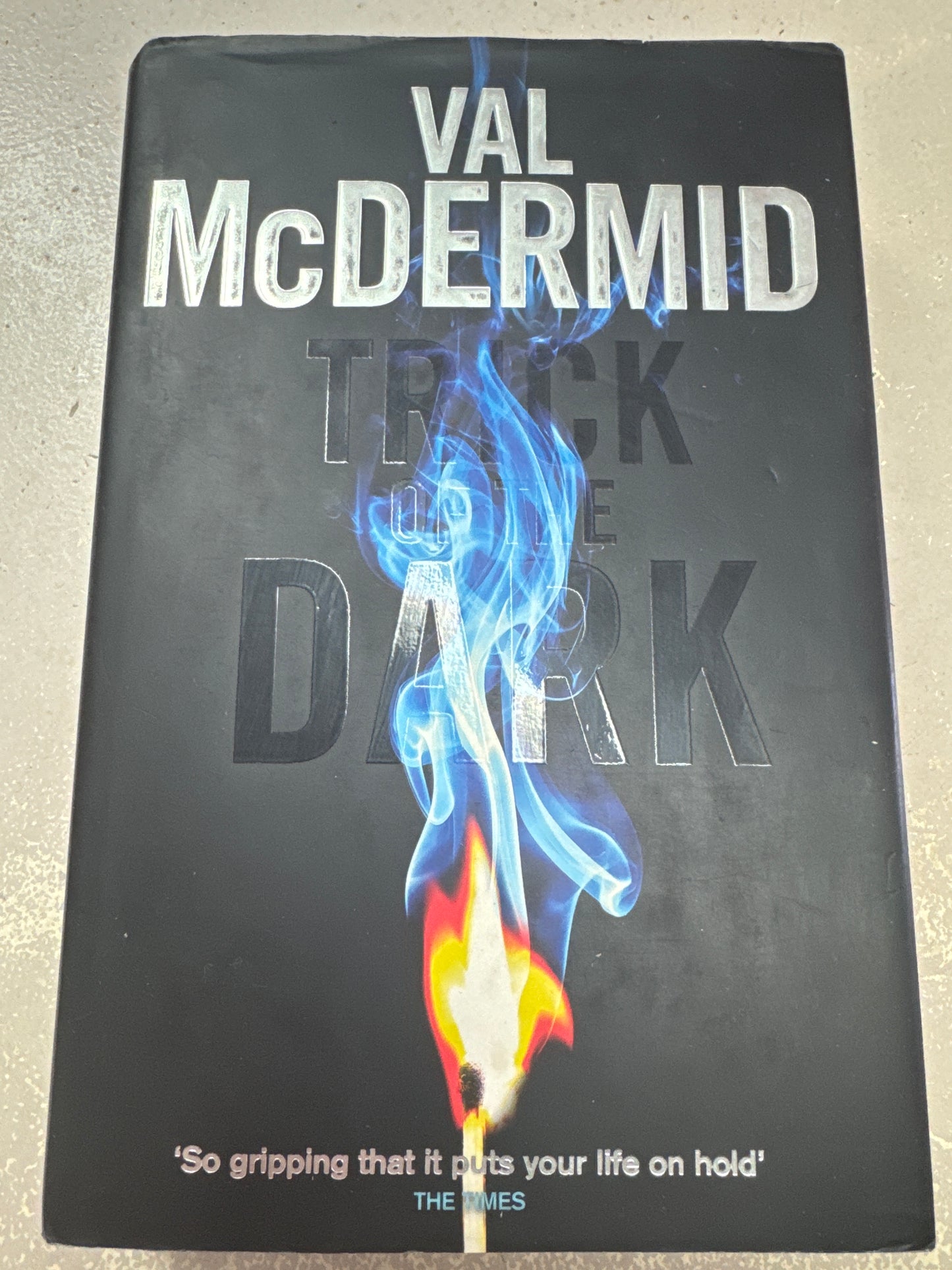 Trick of the dark. Val McDermid. 2010.