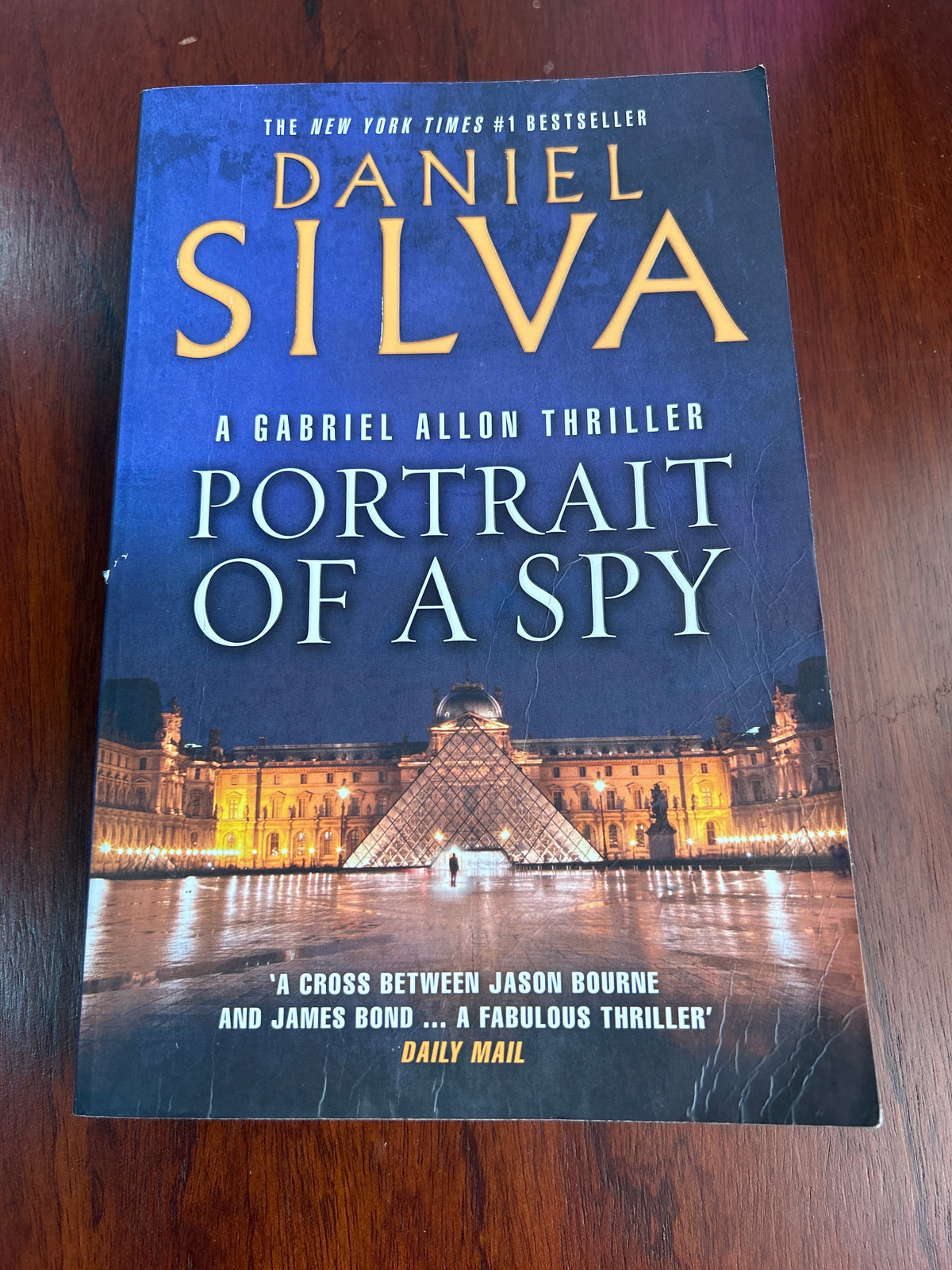 Portrait of a spy. Daniel Silva. 2011.