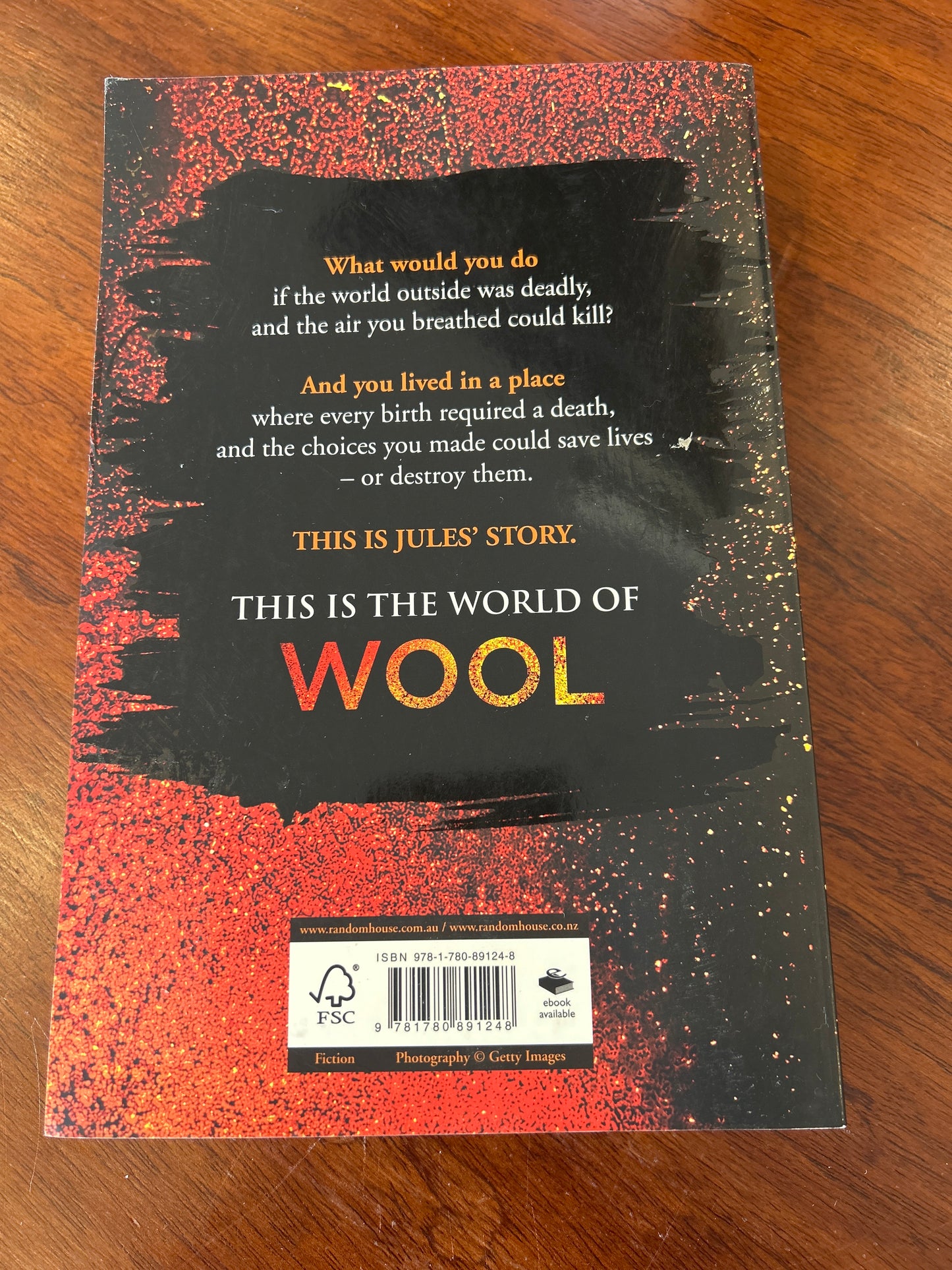 Wool. Hugh Howey. 2013.