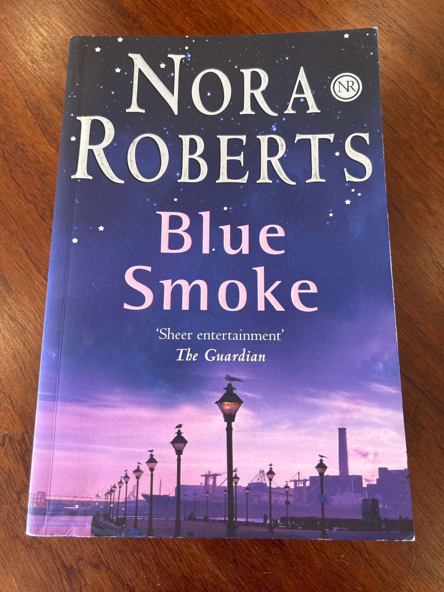 Blue smoke. Nora Roberts. 2005.