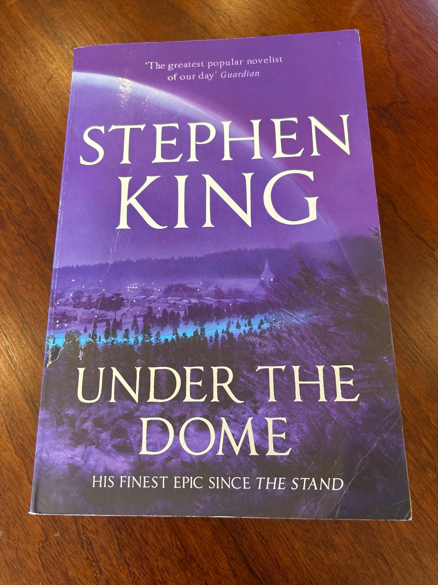 Under the dome. Stephen King. 2009.