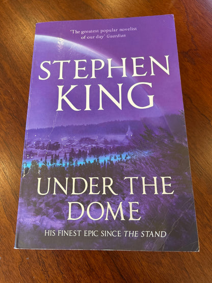 Under the dome. Stephen King. 2009.