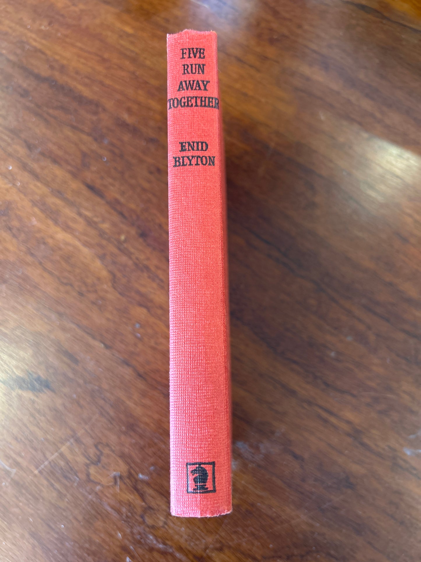 Five run away together. Enid Blyton. 1968.