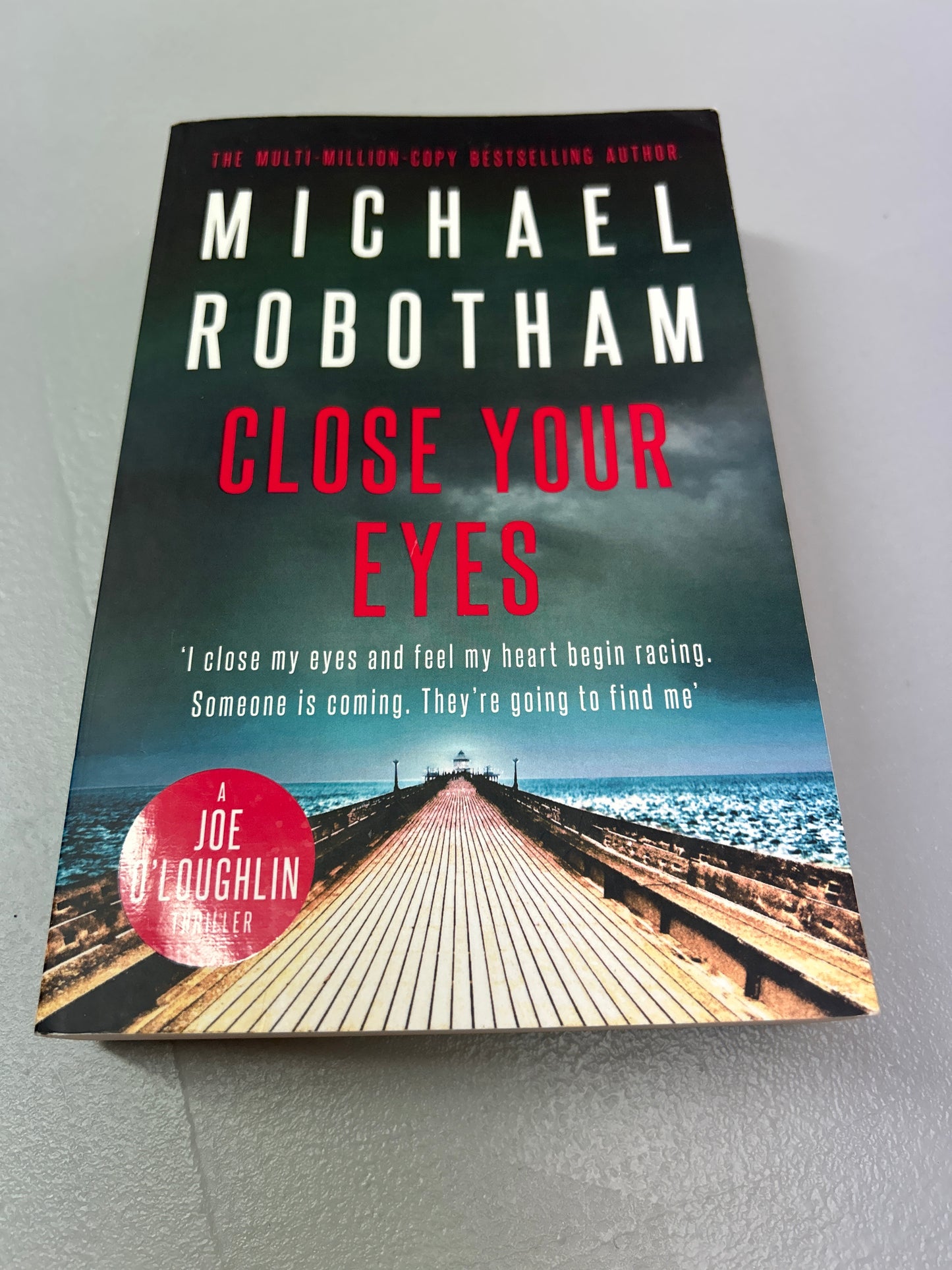 Close your eyes. Michael Robotham. 2018.