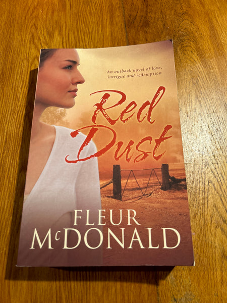 Red dust. Fleur McDonald. 2009.