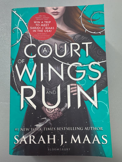 Court of wings and ruin. Sarah Maas. 2017.